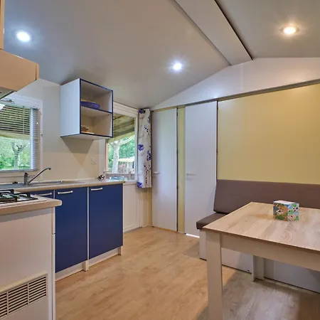 Mobil 4 Personnes 202 Campsite *